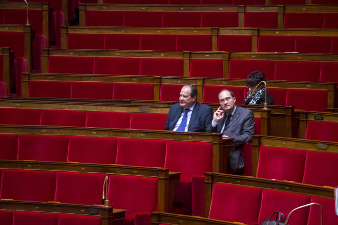 Jean-Christophe Cambadelis (à gauche), premier secrétaire du Parti socialiste, et Guillaume Bachelay, à l’Assemblée nationale le 12 mai 2016.