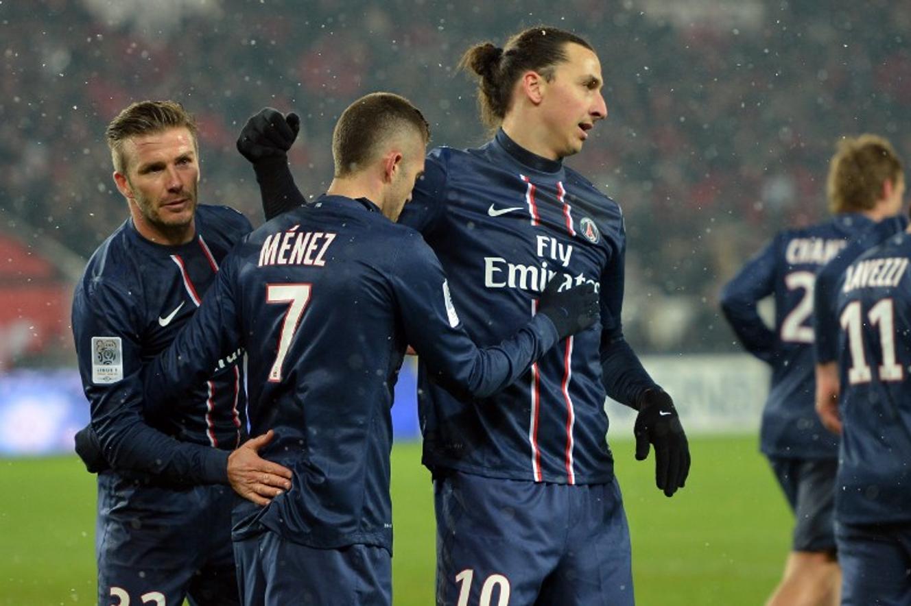 David Beckham en Zlatan Ibrahimovic, geflankeerd door Jeremy Menez, zijn symbolen van het tijdperk dat in 2012 door QSI werd geïntroduceerd - hier in het Parc des Princes, in Parijs, op 24 februari 2013.