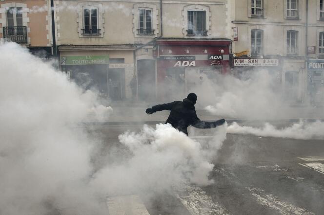 Lors de la manifestation interdite du 14 mai à Rennes.