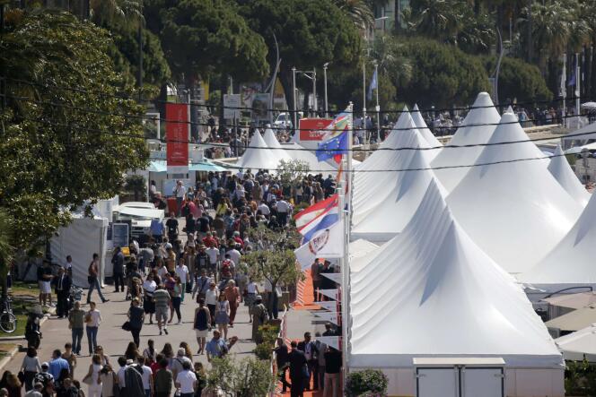 Le « Village international » du Festival de Cannes, le 15 mai 2016, où se trouve le stand du Panama.