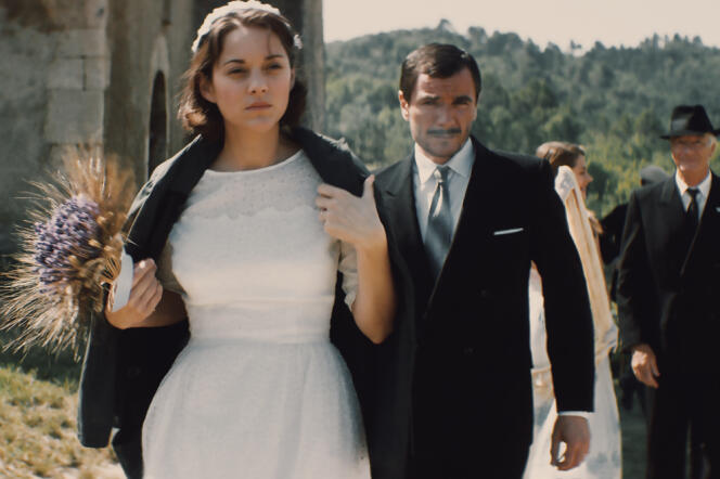 Marion Cotillard et Alex Brendemühl dans le film français de Nicole Garcia, « Mal de pierres ».