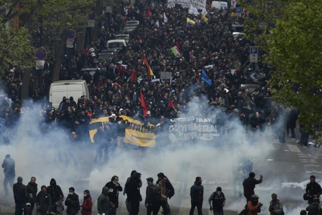 Manifestation et heurts avec les forces de l’ordre, à Paris, le 28 avril.