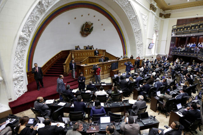 Les députés vénézuéliens lors du vote sur la prolongation de l’« état d’exception », le 17 mai à Caracas.