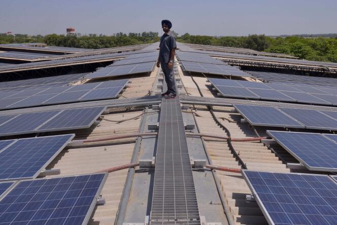 Une ferme photovoltaïque en Inde, le 17 mai 2016.