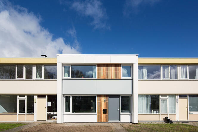 Dans ce lotissement d’Emmerhout (Pays-Bas), EnergieSprong a rénové une maison des années 1960, désormais à énergie neutre.