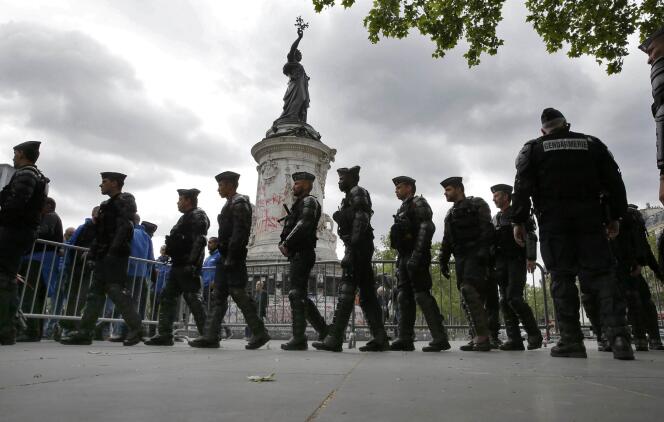 Forces de l’ordre, place de la République, à Paris, le 18 mai.
