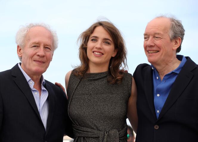 Les frères Jean-Pierre (à gauche) et Luc Dardenne, avec l’actrice Adèle Haenel pour la projection du film « La Fille inconnue » au 69e Festival de Cannes, le 18 mai 2016.