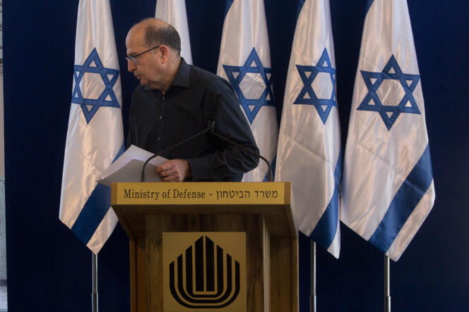 Le ministre de la défense Moshe Yaalon, lors d’une conférence de presse à Tel Aviv, vendredi 20 mai.