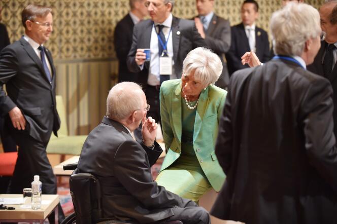 Discussion entre Christine Lagarde, la présidente du FMI, et Wolfgang Schäuble, le ministre allemand des finances, lors du G7 à Sendai (Japon) le 20 mai.