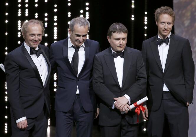 Au centre, Olivier Assayas et Cristian Mungiu (à droite) entourés des membres du jury, Arnaud Desplechin (à gauche) et Laszlo Nemes.