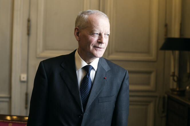 Bertrand Louvel, premier président de la Cour de cassation, pose dans son bureau du palais de justice de Paris, le 17 mai.