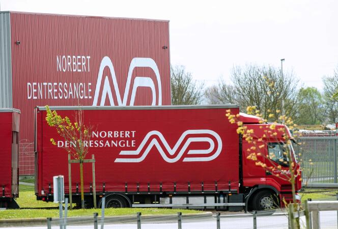 Camion du transporteur Dentressangle, à Calais, en avril 2015.