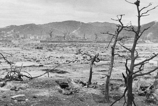 Hiroshima, quelques jours après le largage d’une bombe atomique sur cette ville par l’armée américaine, le 6 août 1945.