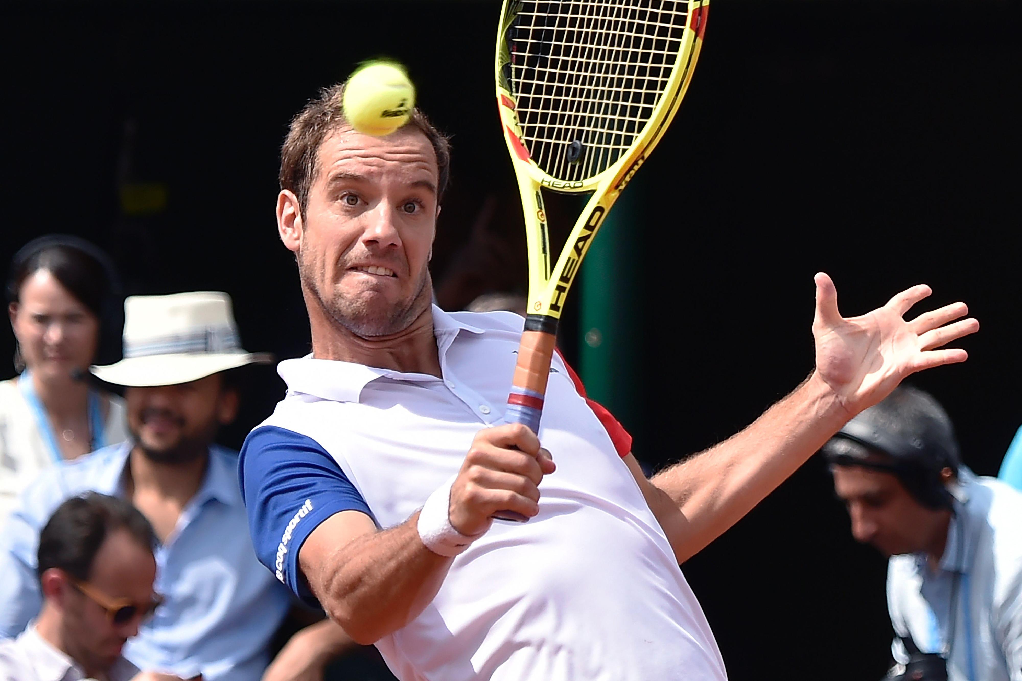 Richard Gasquet se qualifie pour les huitièmes de finale en dominant l'Australien Nick Kyrgios (19e) en trois sets 6-2, 7-6 (9-7), 6-2 et 2 h 10 de jeu. C'est la cinquième fois de sa carrière que le Français accède à ce niveau de la compétition à Paris.