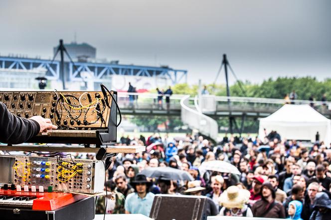 Pop Air Grande Halle De La Villette A Villette Sonique, l’avant-garde pop se découvre malgré la pluie