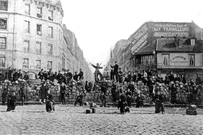 Barricade à Paris, chaussée de Ménilmontant, le 18 mars 1871.