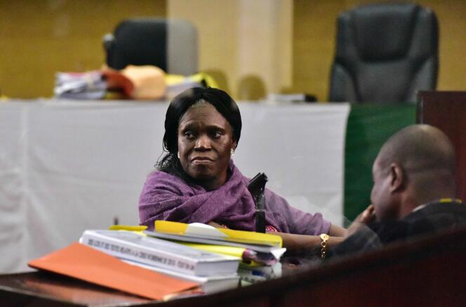 L’ancienne « première dame » de Côte d’Ivoire, Simone Gbagbo, au deuxième jour de son procès pour « crimes contre l’humanité » devant la cour d’assises d’Abidjan, le 1er juin.