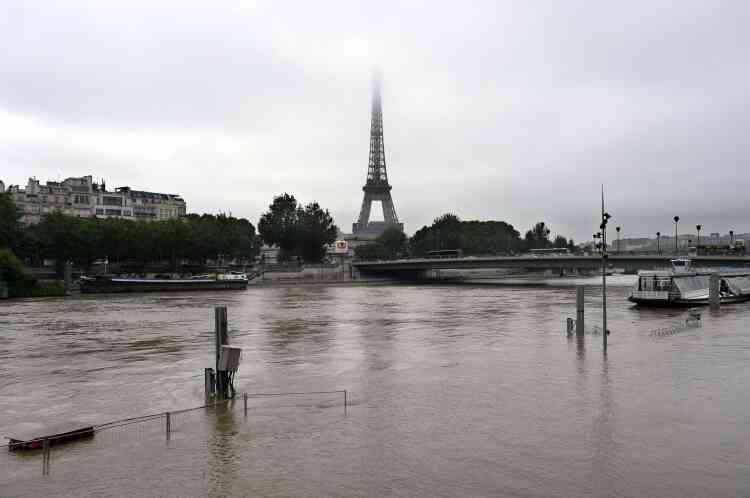 Le niveau de vigilance jaune a été activé à Paris où la Seine est montée à 4,30 m mercredi après-midi, entraînant la fermeture d’une partie des voies sur berges. Lors de la crue de 2010, l’eau était montée à 3,92 m.