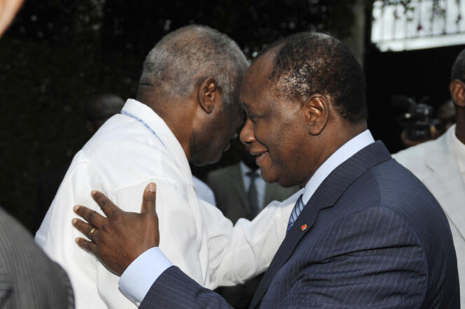 Laurent Gbagbo et Alassane Ouattara, à Abidjan, le 17 mai 2010.