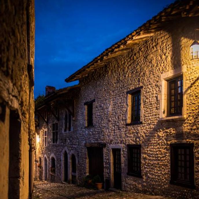 La visite de nuit de la ville donne des frissons...