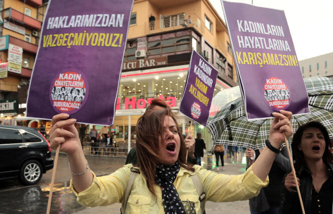 Des femmes turques protestent contre les propos d’Erdogan, le 6 juin à Ankara.