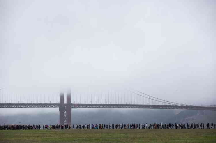 Des gens font la queue pour assister au rassemblement du sénateur à la base militaire Presidio de San Francisco, Californie, le 6 juin, à la veille des primaires dans cet Etat.