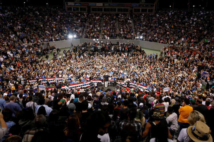 Le candidat démocrate s’adresse à une large foule de supporteurs à Carson, en Californie, le 17 mai.