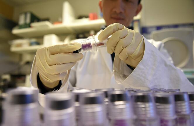 Echantillons sanguins au Laboratoire national de dépistage du dopage à Châtenay-Malabry, en décembre 2015.