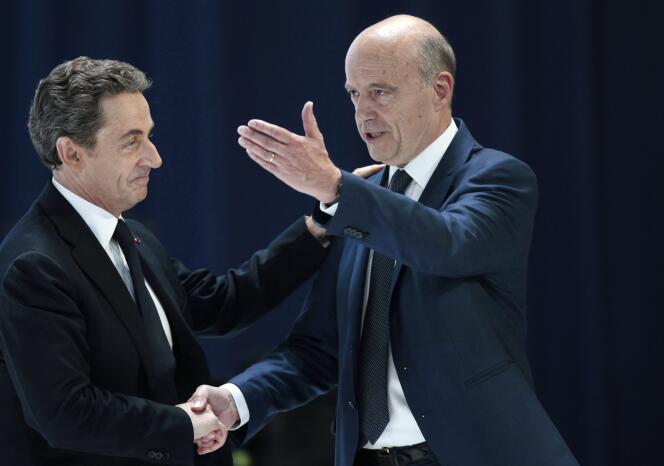 Nicolas Sarkozy et Alain Juppé, le 30 mai 2015, lors du congrès de refondation du parti Les Républicains (LR).