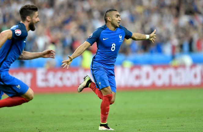 Dimitri Payet après un but durant l’Euro 2016, contre la Roumanie, au Stade de France, à Saint-Denis, le 10 juin 2016.