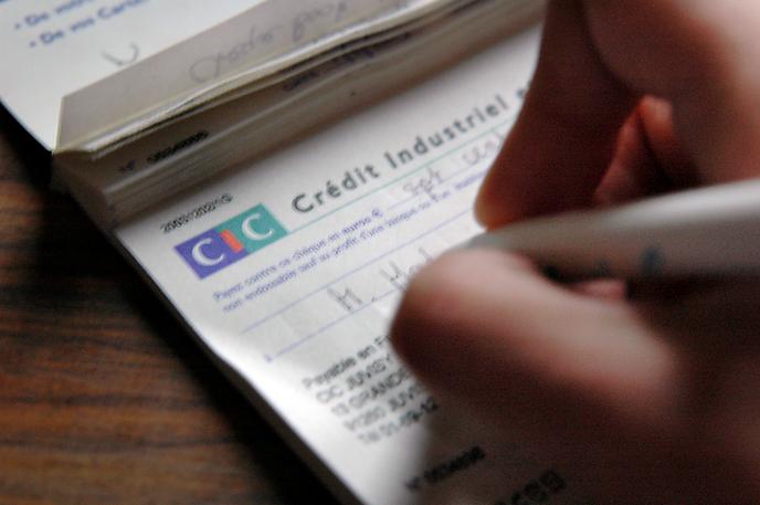 L Assemblee Retablit La Duree De Validite Des Cheques A Un An
