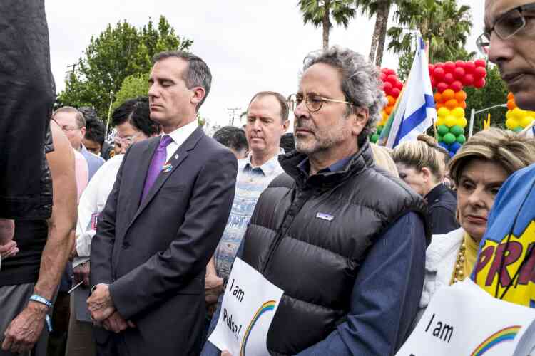 Eric Garcetti, le maire de Los Angeles, a observé une minute de silence.