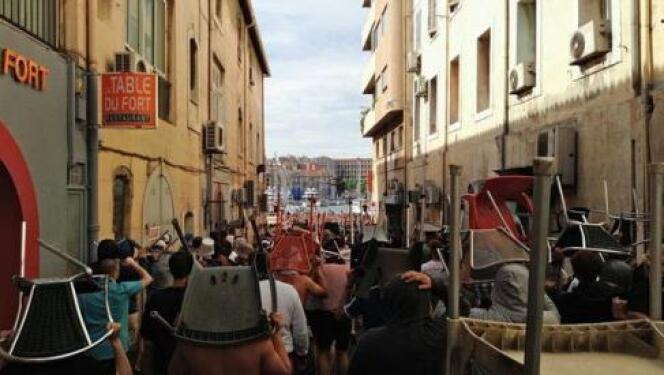 Des hooligans russes se préparent à l’assaut, samedi à Marseille. Photo publiée sur le site Fanstyle.ru.