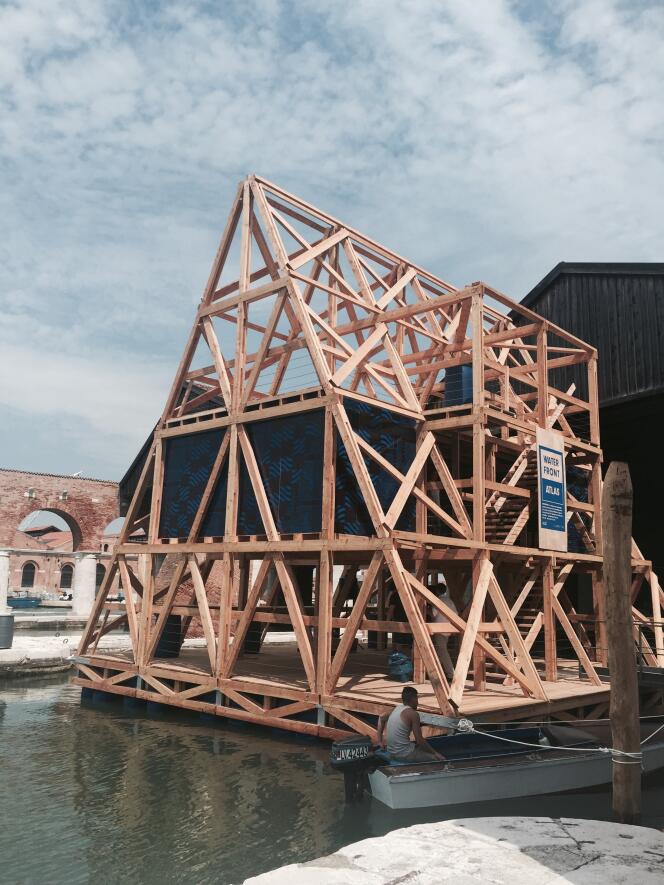 Le prototype de la « Makoko School » exposé à Venise, modèle renforcé de celui de Lagos.