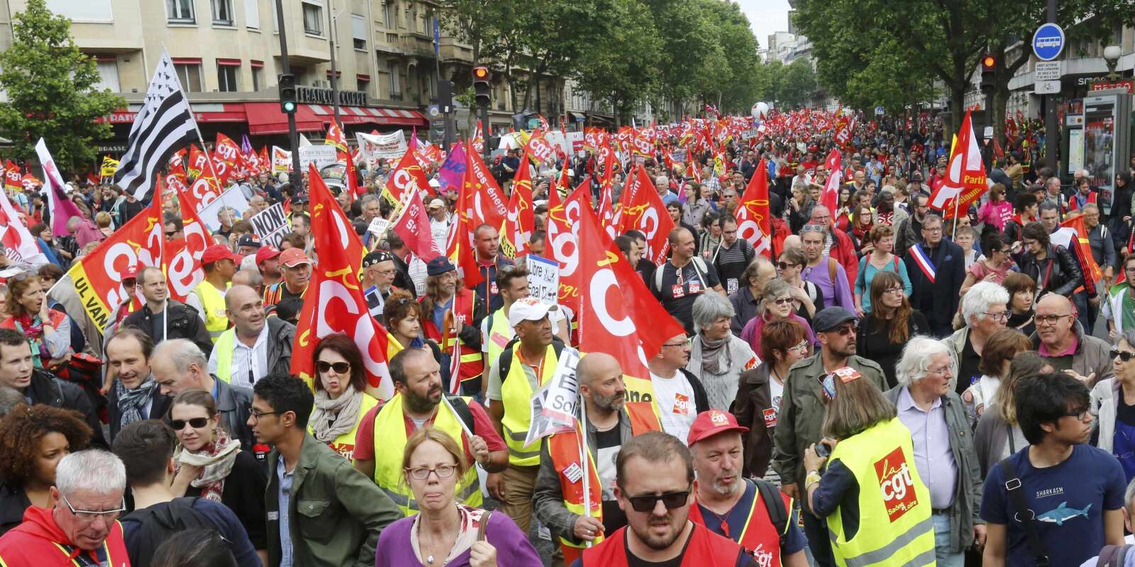 French CGT labour union employees march during a demonstration in Paris as part of nationwide protests against plans to reform French labour laws, France, June 14, 2016. REUTERS/Jacky Naegelen