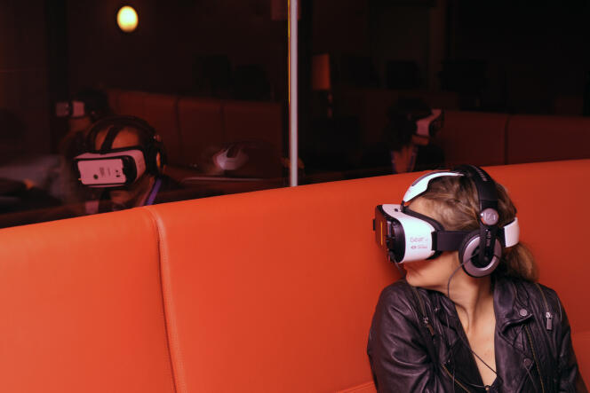 Environ 90 casques de réalité virtuelle étaient disponibles lors du premier Paris Virtual Film Festival.