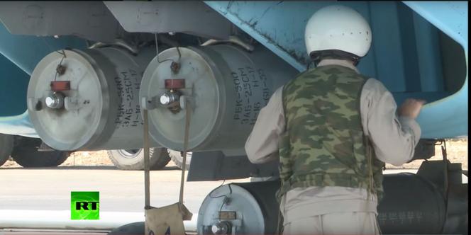 Les bombes à sous-munitions filmées par la chaîne de télévision russe Russia Today.