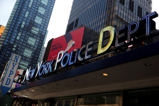 Trois responsables du New York Police Department ont été arrêtés lundi.