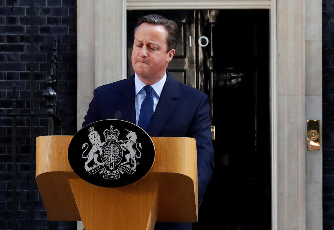 Le 24 juin, David Cameron annonce qu’il démissionnera dans les trois mois.