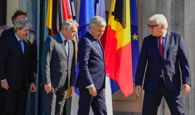De gauche à droite : le ministre des affaires étrangères néérlandais Bert Koenders, l’Italien Paolo Gentiloni, le Français Jean-Marc Ayrault, le Belge Didier Reynders et l’Allemand Frank-Walter Steinmeir, à Berlin le 25 juin 2016.