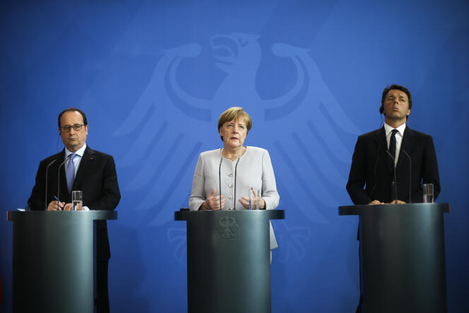Angela Merkel, avec Matteo Renzi et  Francois Hollande lors d’une conférence de presse commune, lundi 27 juin.