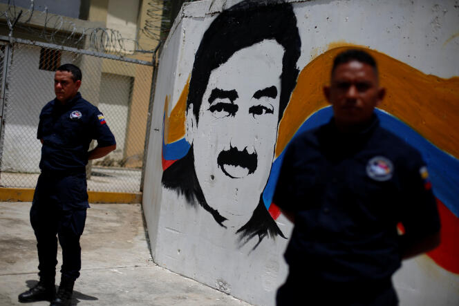 Le portrait du président vénézuélien, Nicolas Maduro, devant une prison de Guatire, en 2016.