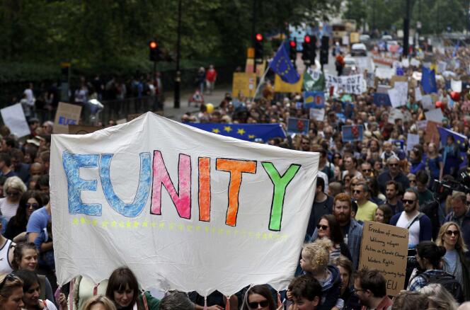 Une bannière pro-européenne pendant « La marche pour l’Europe » en Grande-Bretagne, le 2 juillet à Londres.