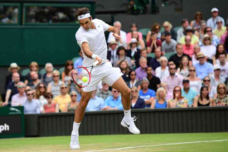 Tête de série no 3, Roger Federer n’a connu aucune difficulté pour battre Steve Johnson (6-2, 6-3, 7-5), lundi 4 juillet sur le gazon londonien. Pour la quatorzième fois de sa carrière, le Suisse se hisse en quarts de finale de Wimbledon.