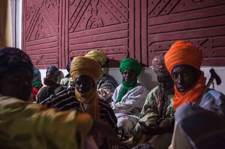 Ces hommes aux turbans colorés assistent au Waza, durant la veillée de l’Aïd el-Fitr, le 5 juillet 2016. Kano, dans le nord du Nigeria, est la plus grande ville musulmane du pays.
