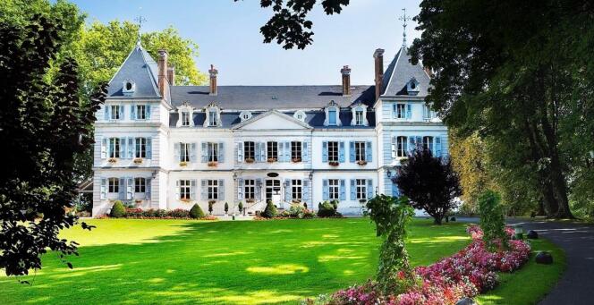 Ce château du XIXe siècle est niché dans un parc de 22 hectares, à Divonne-les-Bains.
