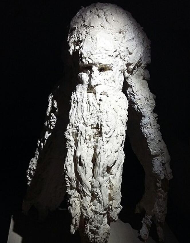 « Tête d’Amoi, sculpture en terre de Miquel Barcelo (1995).