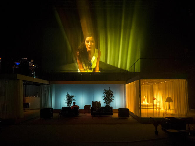 Noémie Gantier dans « 2666 », d’après Roberto Bolaño à la FabricA, mis en scène par Julien Gosselin, à Avignon, le 6 juillet 2016.