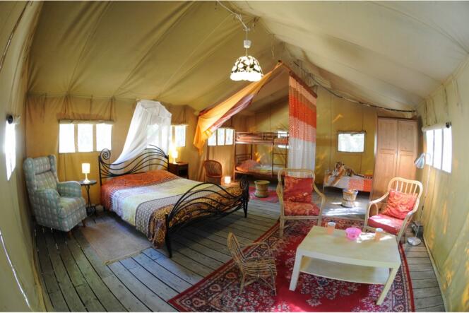 Des tentes safari de 50 m2, dans un esprit lodge.