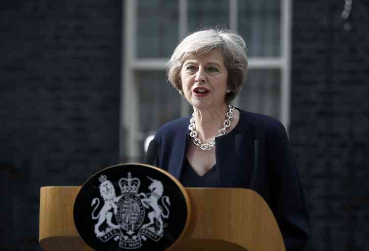 A 59 ans, Theresa May est devenue mercredi la nouvelle première ministre du Royaume-Uni et la deuxième femme à prendre les rênes d’un exécutif britannique après Margaret Thatcher (1979-1990).